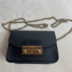 🩷 Furla Black Leather Mini 
Metropolis Chain Crossbody 💚🩷💚
